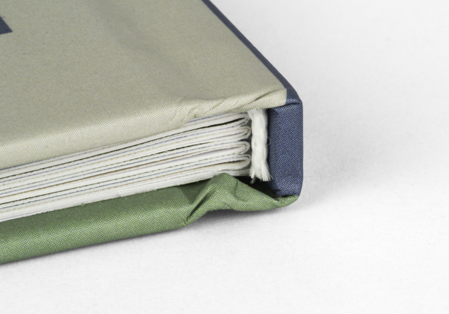 Tranchefile disponible sur la couverture cartonnée